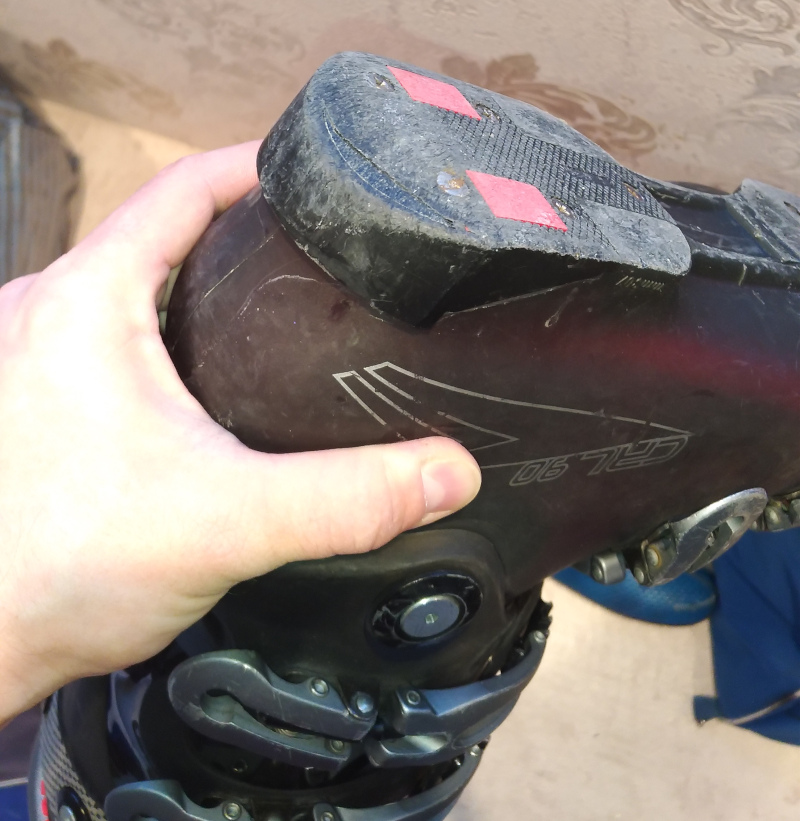 alpine_ski_boot_need_repair.jpg